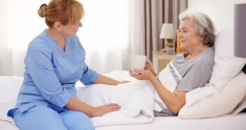 Pflegegeld beantragen: 5 Tipps rund um den Antrag Pflegegeld beantragen: 5 Tipps rund um den Antrag (Fotolizenz:Shutterstock- shutterstock_-Africa Studio)