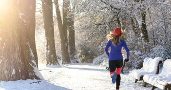Bewegungsmangel im Winter: Risiken für Gesundheit und Wohlbefinden Bewegungsmangel im Winter: Risiken für Gesundheit und (Foto: AdobeStock - Lars Zahner 100707316)