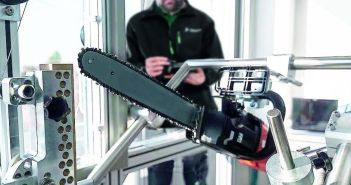 Elektrogeräte sicher verwenden: Anleitung befolgen, Reparaturen Fachbetrieb, Akkupflege (Foto: DEKRA e.V.)
