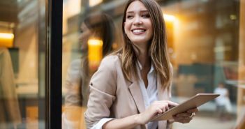 Cosmos besteht sechste Fairnessprüfung - Transparenz und Kundennutzen (Foto: AdobeStock - NDABCREATIVITY - 296750103)