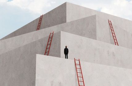 Theodor Waber führt InterRisk Marketing und Produktbereich ab (Foto: AdobeStock - BPawesome - 1852070443)