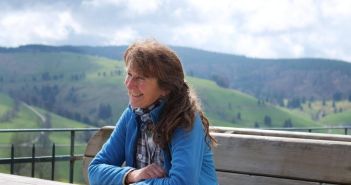 Ganzjährige Kräuterführungen und Schneeschuhwanderungen am Schauinsland mit Ursel (Foto: Pia Huber/Schwarzwald Tourismus GmbH)